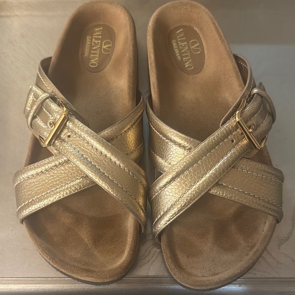 Valentino Women's Gold Slide Sandals
MADE IN ITALY:Item made in Italy